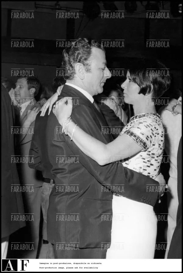 Delia Scala con il marito Piero Giannotti alla Bussola, 1970 - Farabola Immagine digitale