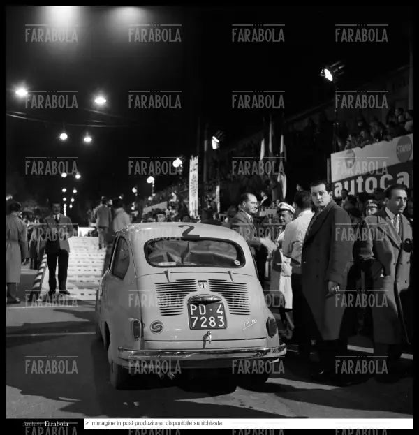 Demetrio Santinello su Fiat 600, Mille Miglia, 1956 - Farabola Immagine digitale