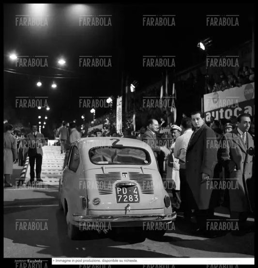 Demetrio Santinello su Fiat 600, Mille Miglia, 1956 - Farabola Immagine digitale