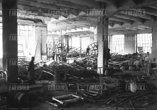 Depositi e rimesse ATM distrutti dalle bombe, 1947 - Farabola Immagine digitale