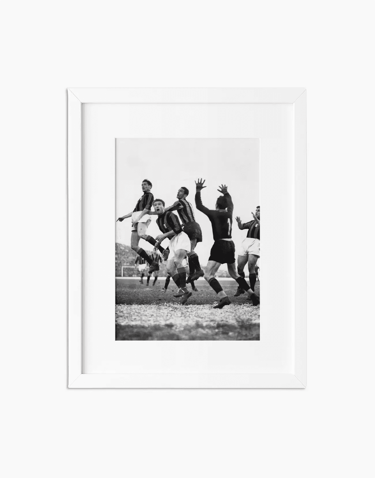 Derby di Milano, 1951 — stampa fine art con cornice bianca