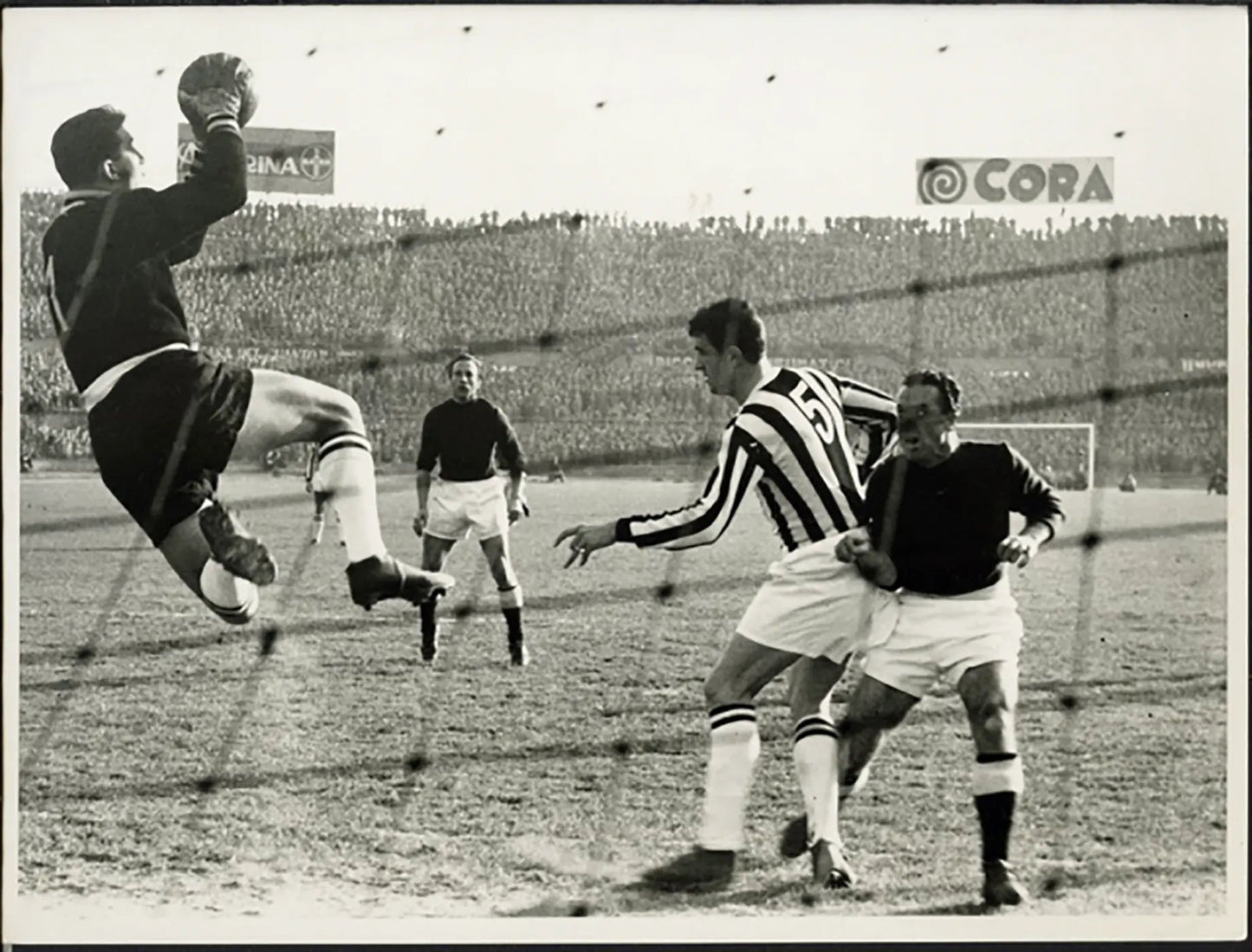 Derby Juve - Torino Viola e Sentimenti anni 50 Ft 5345 - Stampa 24x18 cm - Farabola Stampa ai sali d'argento