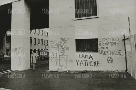 Devastazione all'Università dopo il comizio di Luciano Lama, Roma, 1977 - Farabola Immagine digitale