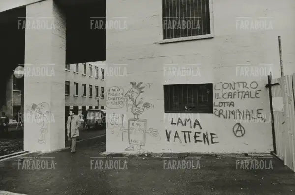 Devastazione all'Università dopo il comizio di Luciano Lama, Roma, 1977 - Farabola Immagine digitale