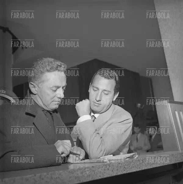 Dino Risi e Alberto Sordi sul set del film Il Vedovo, 1959 - Farabola Immagine digitale