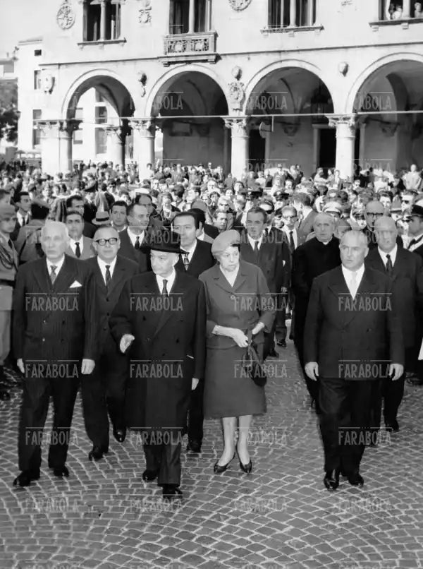 Disastro del Vajont, il presidente della Repubblica Segni e la moglie, 1963 - Farabola Immagine digitale