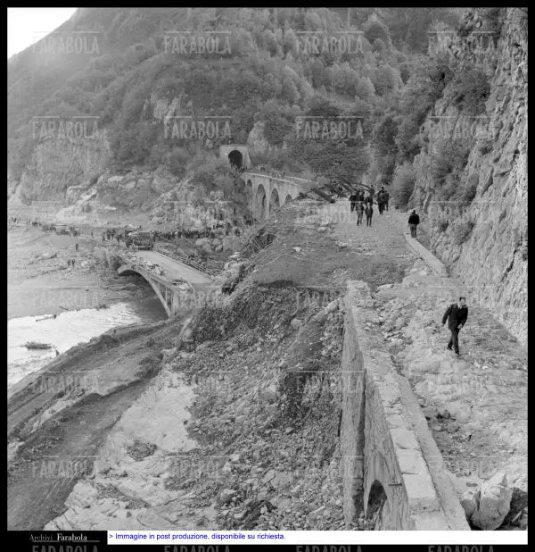 Disastro del Vajont, la distruzione dell'inondazione, 1963 - Farabola Immagine digitale