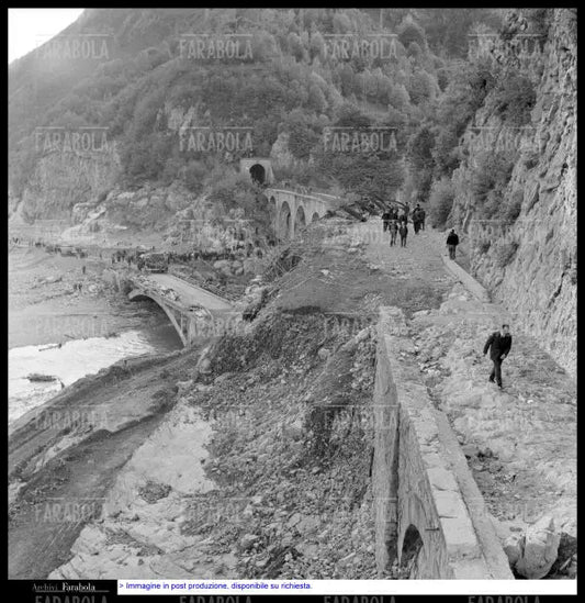 Disastro del Vajont, la distruzione dell'inondazione, 1963 - Farabola Immagine digitale