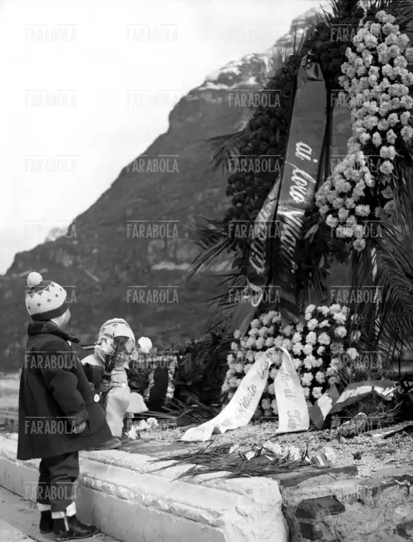 Disastro del Vajont, primo anniversario, 1964 - Farabola Immagine digitale
