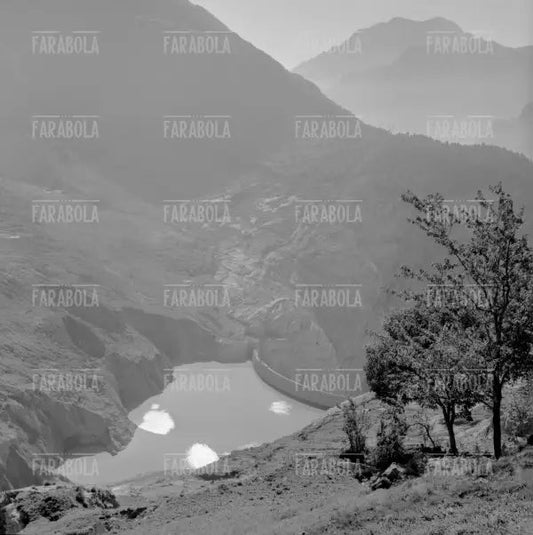 Disastro del Vajont, veduta della diga dall'alto, 1963 - Farabola Immagine digitale