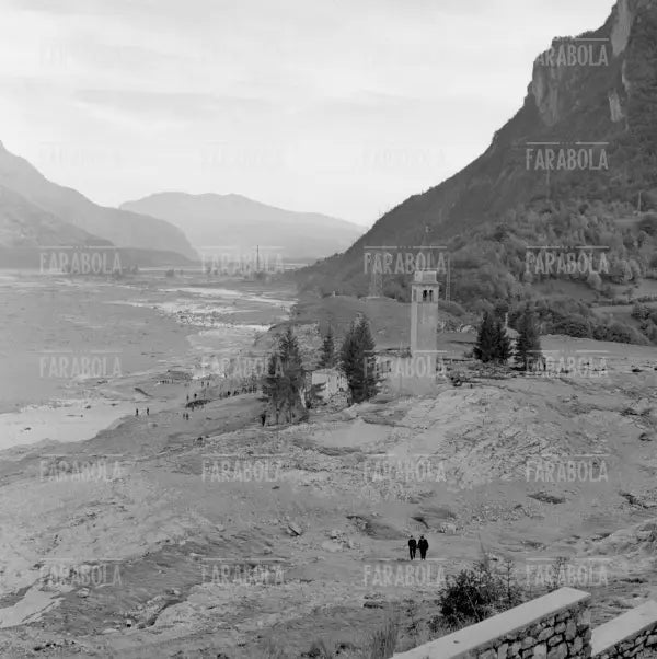 Disastro del Vajont, veduta della valle colpita dalla frana, 1963 - Farabola Immagine digitale