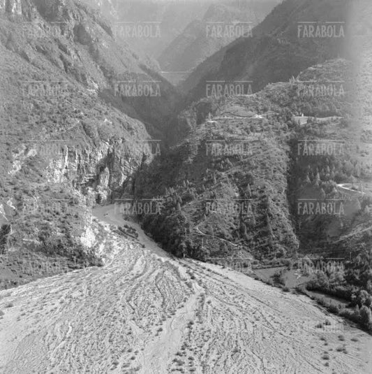 Disastro del Vajont, veduta della valle colpita dalla frana, 1963 - Farabola Immagine digitale
