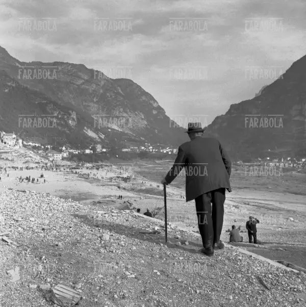 Disastro del Vajont, veduta della valle colpita dalla frana, 1963 - Farabola Immagine digitale