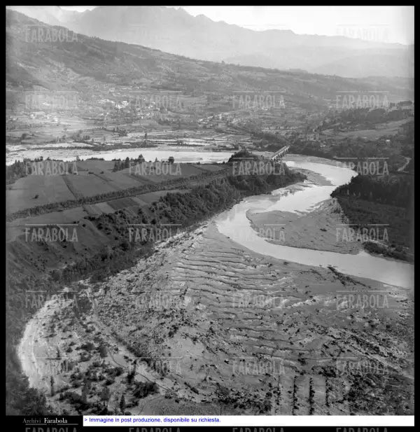 Disastro del Vajont, veduta della valle inondata, 1963 - Farabola Immagine digitale