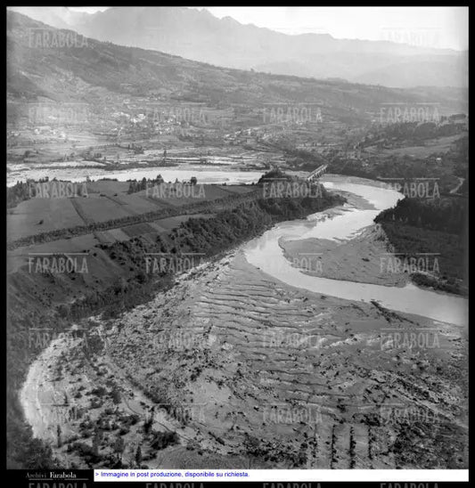 Disastro del Vajont, veduta della valle inondata, 1963 - Farabola Immagine digitale