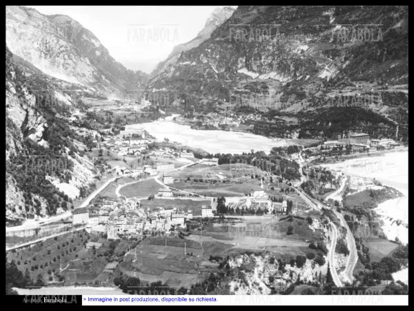 Disastro del Vajont, veduta della valle prima dell'inondazione, 1963 - Farabola Immagine digitale