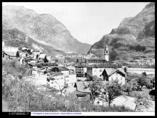 Disastro del Vajont, veduta di Longarone prima dell'inondazione, 1963 - Farabola Immagine digitale