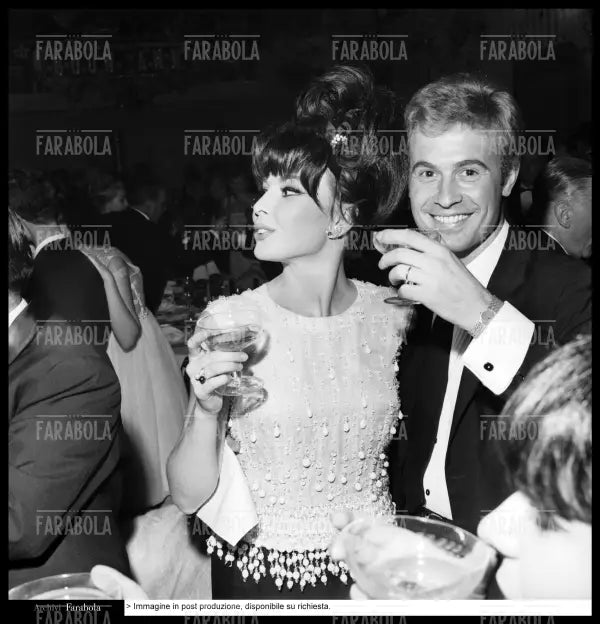 Dominique Boschero e Franco Califano, Capodanno a Saint - Vincent, 1964 - Farabola Immagine digitale