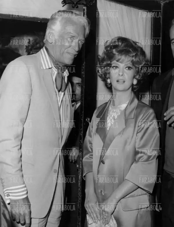Douglas Fairbanks e Gina Lollobrigida al party di Antenor Patino, Lisbona, 1968 - Farabola Immagine digitale