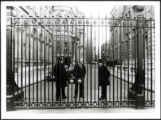 Downing Street a Londra anni 90 Ft 38042 - Stampa 24x18 cm - Farabola Stampa ai sali d'argento