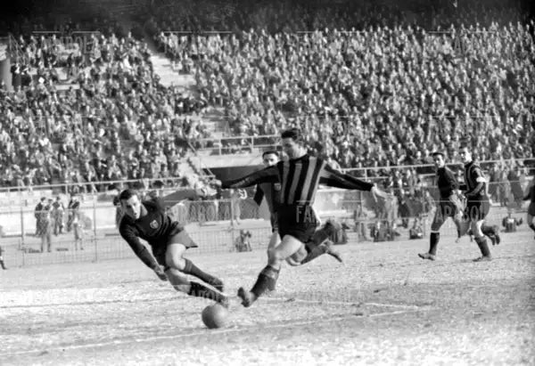 Eddie Firmani e Giorgio Ghezzi, Inter vs Genoa, 1959 - Farabola Immagine digitale
