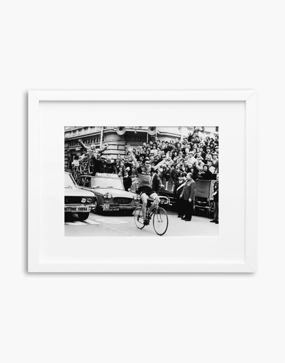 Eddy Merckx, Milano-Sanremo 1971 — stampa fine art con cornice bianca