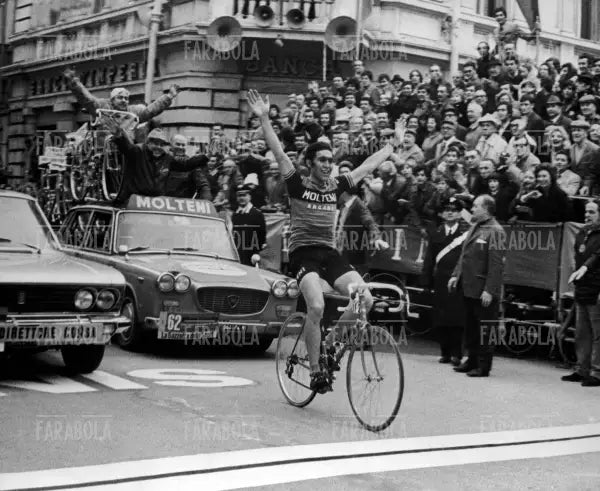 Eddy Merckx vince la Milano - Sanremo, 1971 - Farabola Immagine digitale
