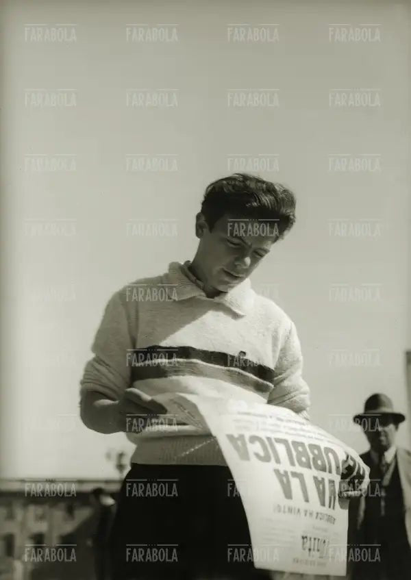 Edizioni straordinarie dei quotidiani per il referendum Istituzionale, Milano, 1946 - Farabola Immagine digitale