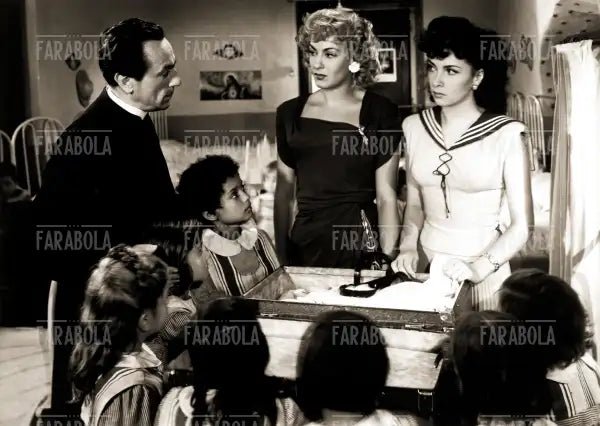 Eduardo De Filippo, Yvonne Sanson e Gina Lollobrigida, Campane a martello, 1949 - Farabola Immagine digitale