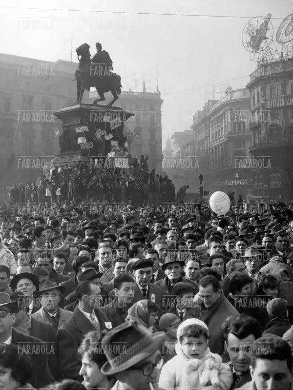 Elettromeccanici in sciopero, Milano, 1960 - Farabola Immagine digitale