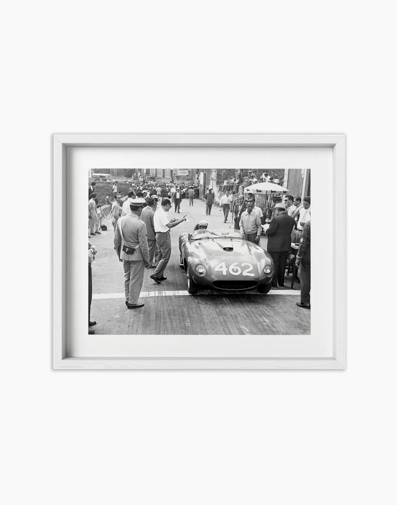 Elio Pandolfo su Ferrari, classica Catania - Etna 1959 - Farabola Fotografia