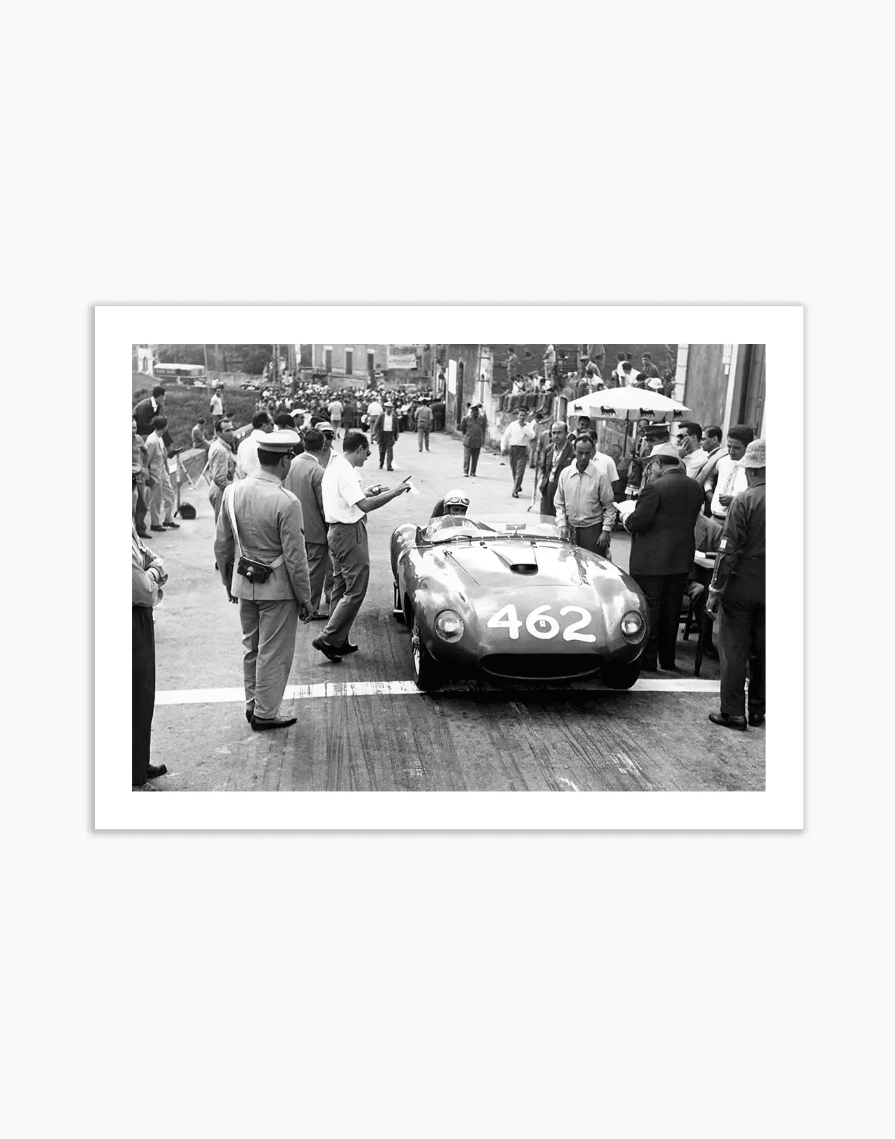 Elio Pandolfo su Ferrari, classica Catania-Etna 1959 - Farabola WhiteWall App Product