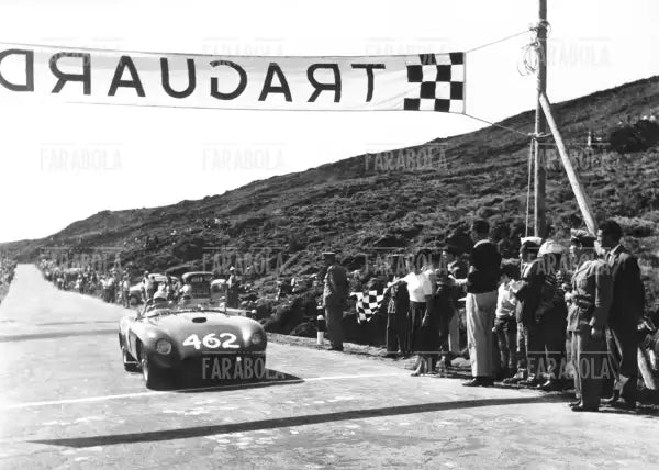 Elio Pandolfo su Ferrari, Cronoscalata Catania - Etna, 1959 - Farabola Immagine digitale