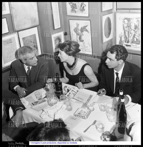 Elio Vittorini, Riette Osborne e Italo Calvino, Premio Bagutta, 1959 - Farabola Immagine digitale