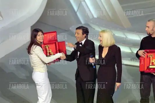 Elisa, Piero Chiambretti e Raffaella Carrà, Festival di Sanremo, 2001 - Farabola Immagine digitale