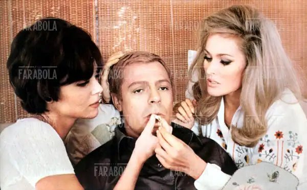 Elsa Martinelli, Marcello Mastroianni e Ursula Andress nel film La decima vittima, 1965 - Farabola Immagine digitale