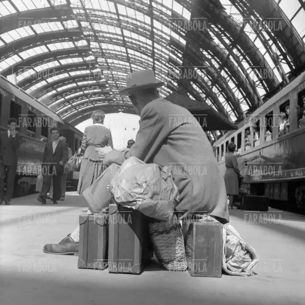 Emigranti in Stazione Centrale, 1948 - Farabola Immagine digitale