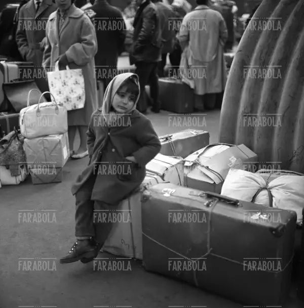 Emigrati in Stazione Centrale, Milano, 1961 - Farabola Immagine digitale