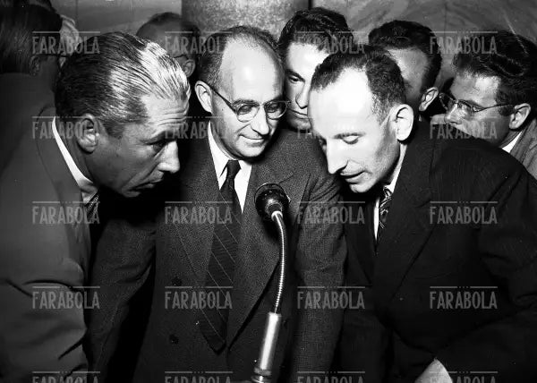 Enrico Fermi al Congresso di Fisica, Como, 1948 - Farabola Immagine digitale