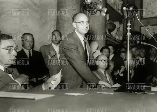 Enrico Fermi al Congresso di Fisica, Como, 1948 - Farabola Immagine digitale