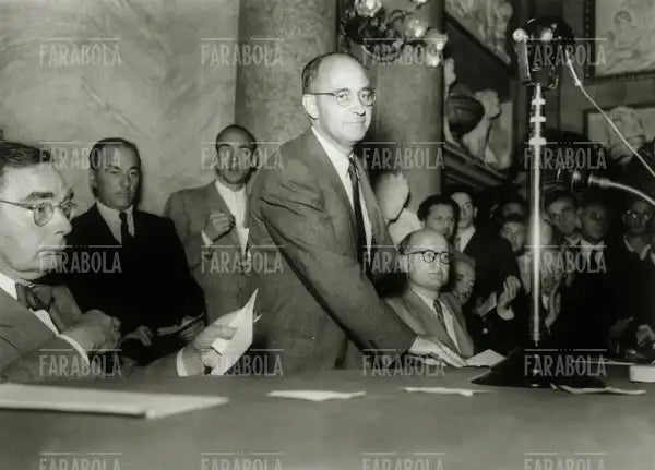Enrico Fermi al Congresso di Fisica, Como, 1948 - Farabola Immagine digitale