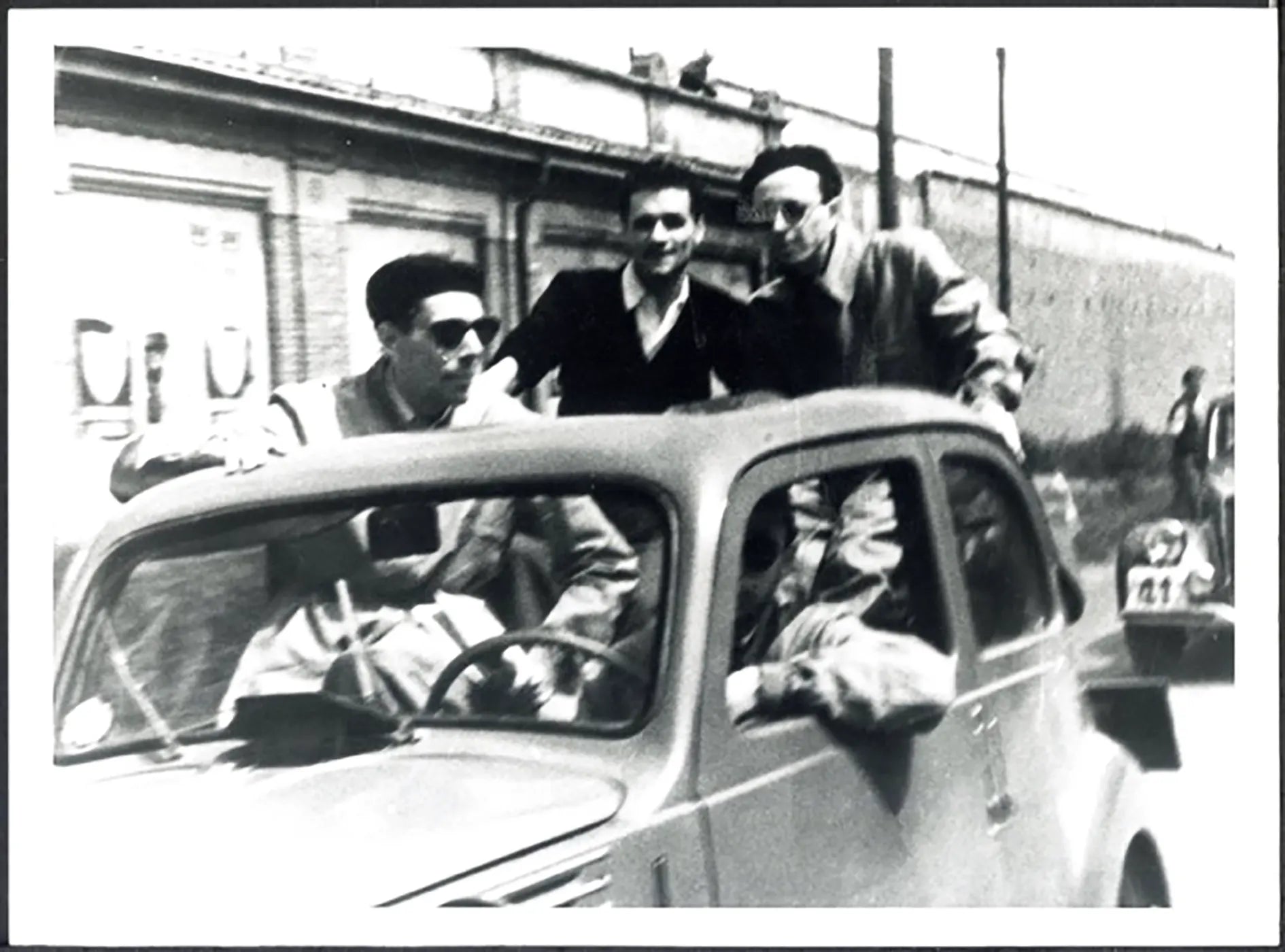 Enzo Biagi al seguito del Giro d'Italia 1948 Ft 37847 - Stampa 24x18 cm - Farabola Stampa ai sali d'argento