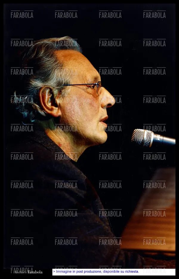 Enzo Jannacci al Teatro Parenti, Milano, 2001 - Farabola Immagine digitale