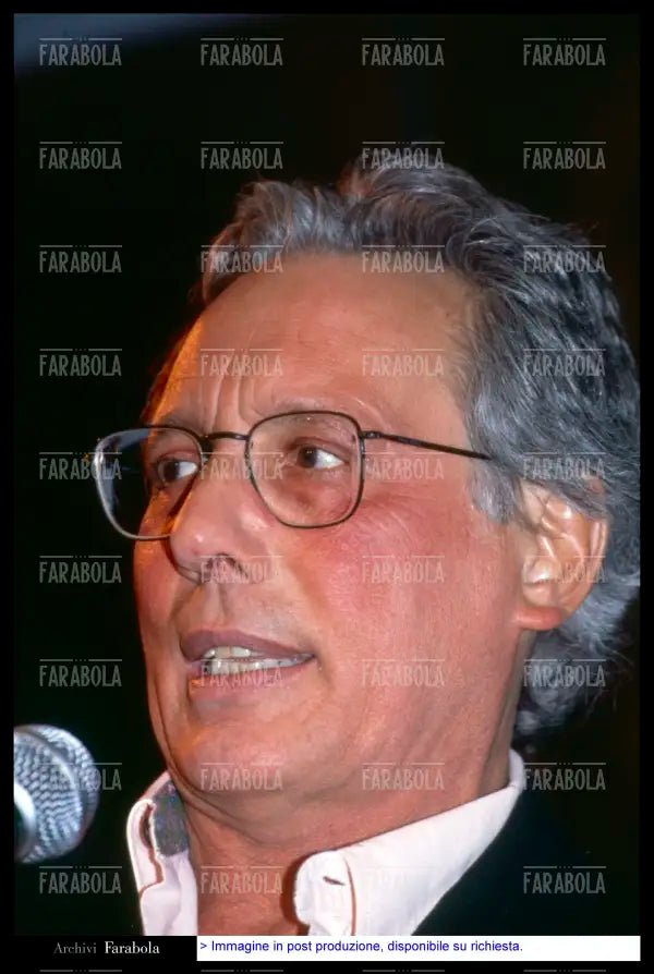 Enzo Jannacci all'inaugurazione del suo locale Il Bolgia Umana, 1994 - Farabola Immagine digitale
