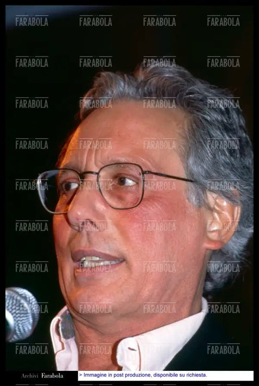 Enzo Jannacci all'inaugurazione del suo locale Il Bolgia Umana, 1994 - Farabola Immagine digitale