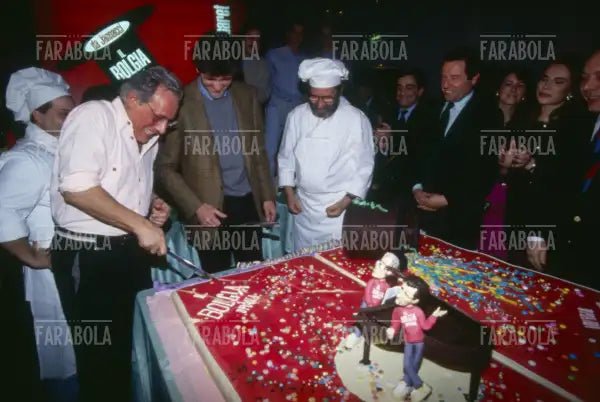Enzo Jannacci all'inaugurazione del suo locale "Il Bolgia Umana", Milano, 1994 - Farabola Immagine digitale