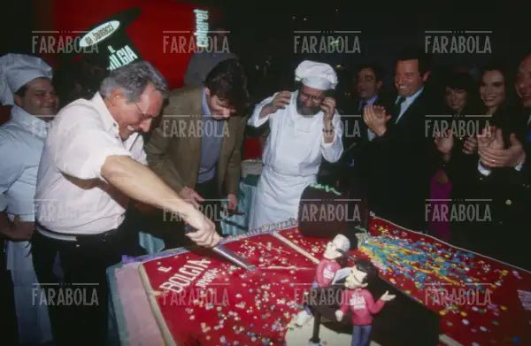 Enzo Jannacci all'inaugurazione del suo locale "Il Bolgia Umana", Milano, 1994 - Farabola Immagine digitale