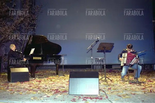 Enzo Jannacci con il figlio Paolo, Teatro Franco Parenti, 2001 - Farabola Immagine digitale