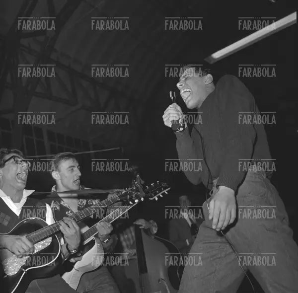 Enzo Jannacci e Adriano Celentano, Festival del Rock and Roll al Palazzo del Ghiaccio, 1957 - Farabola Immagine digitale