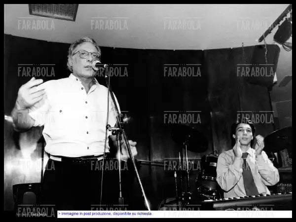 Enzo Jannacci e il figlio Paolo all'inaugurazione del loro locale Il Bolgia Umana, 1994 - Farabola Immagine digitale